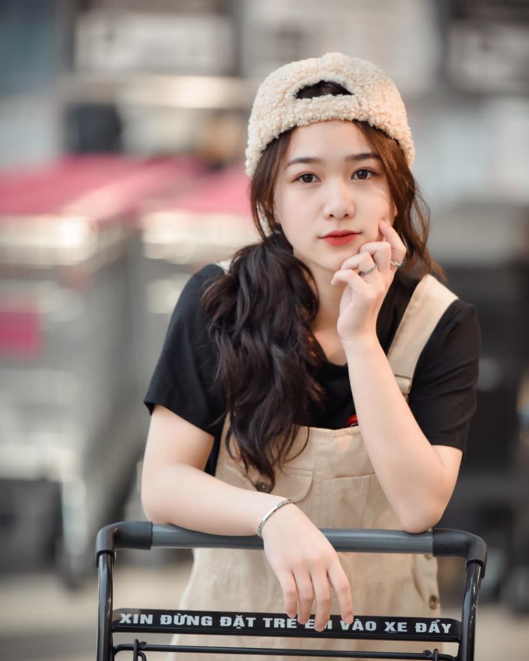 Nữ sinh xinh đẹp từng gây bão mạng xã hội2