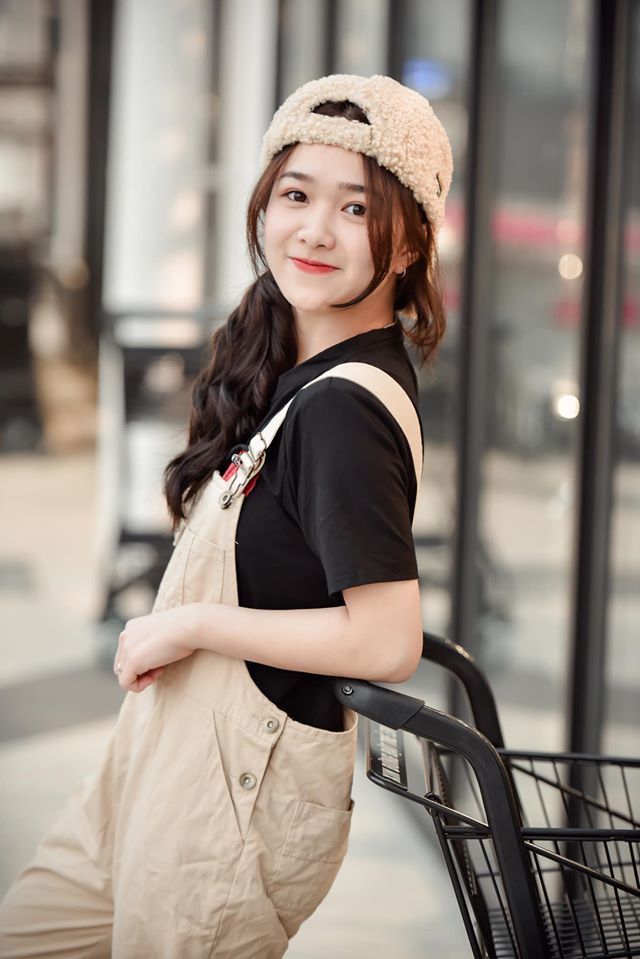 Nữ sinh xinh đẹp từng gây bão mạng xã hội10