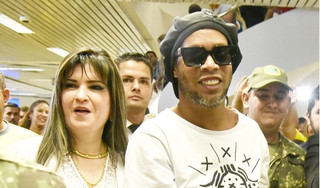 Cựu danh thủ Ronaldinho đối mặt với án tù 10 năm