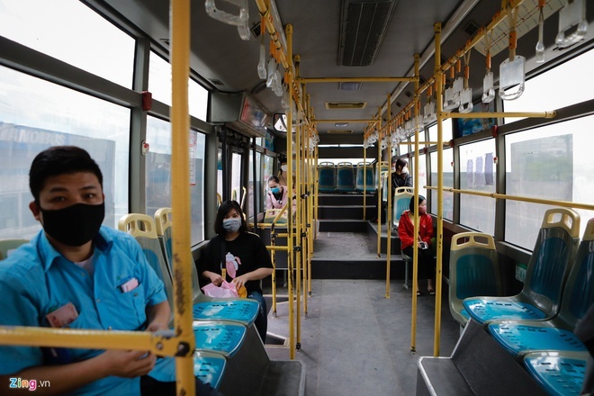 Nhiều tài xế, tiếp viên xe buýt bị đình chỉ do chấp hành chống dịch Covid-19