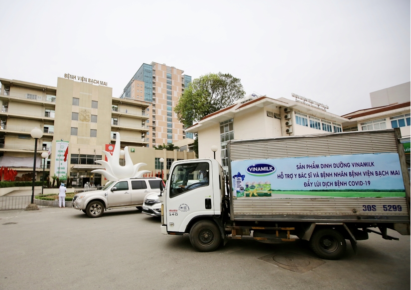 Vinamilk tăng cường hỗ trợ dinh dưỡng cho y bác sĩ, bệnh nhân tại Bệnh viện Bạch Mai