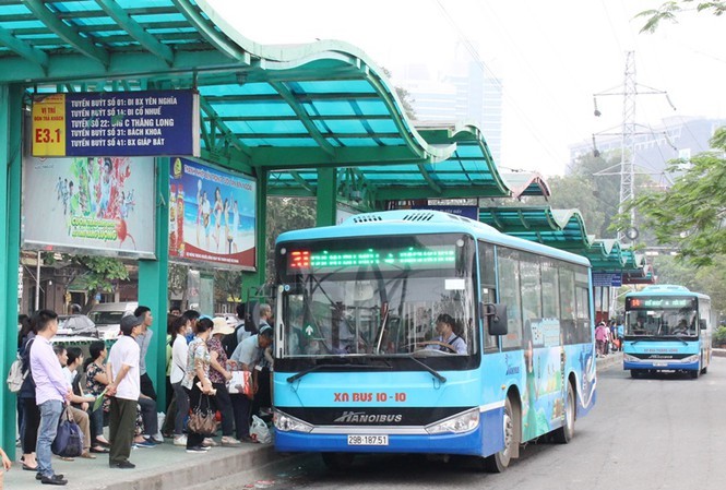 100 xe buýt được Hà Nội huy động đưa người hết cách ly về địa phương