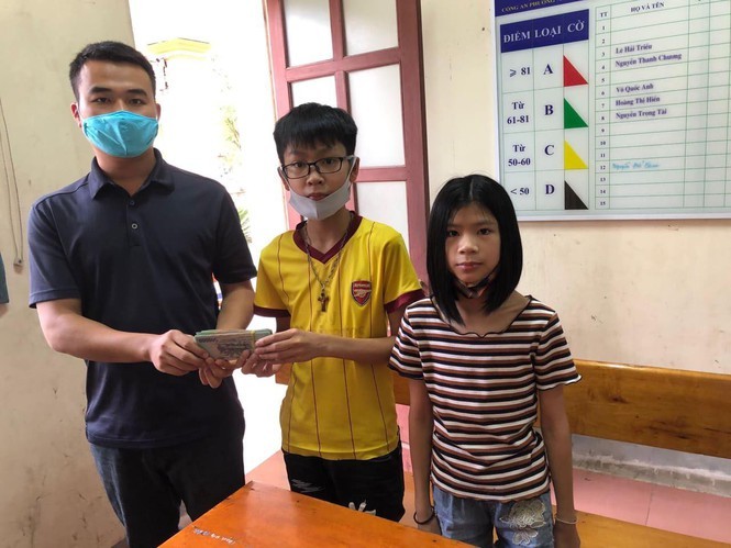 Học sinh lớp 7 ở Hà Tĩnh tìm trả lại cho người đánh rơi 50 triệu đồng
