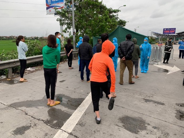 Phát hiện xe khách chở  30 người về Hà Nội