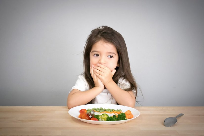 trẻ biếng ăn không tăng cân