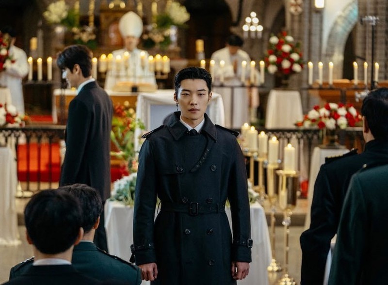 Lee Min Ho tái xuất cùng dàn trai đẹp cực phẩm trong Quân vương bất diệt