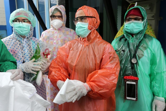 Indonesia đối mặt với cơn bão Covid-19, 24 bác sỹ tử vong.