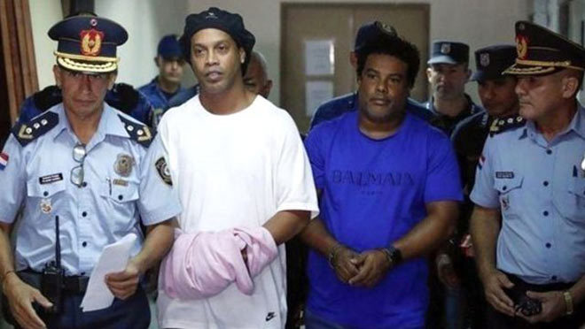Ronaldinho và anh trai được thả tự do sau hơn một tháng ngồi tù