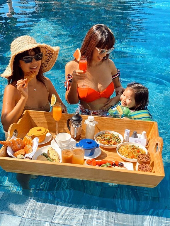 Siêu mẫu Hà Anh diện bikini khoe đường cong nóng bỏng trong những ngày tránh dịch