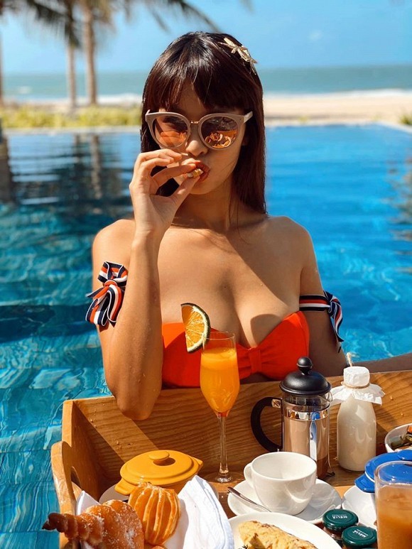 Siêu mẫu Hà Anh diện bikini khoe đường cong nóng bỏng trong những ngày tránh dịch