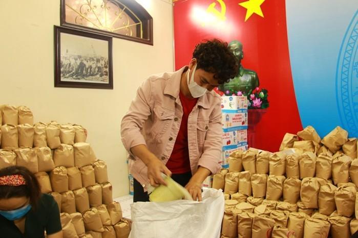 Nghệ sĩ Xuân Bắc, Tự Long kêu gọi ủng hộ chia sẻ thực phẩm hàng ngày