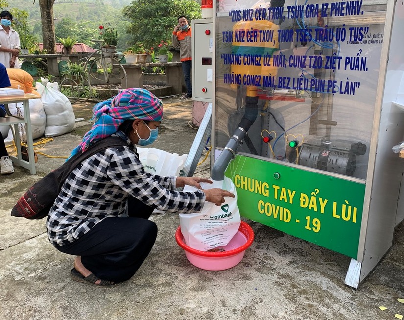 Lào Cai: cây ATM gạo lưu động phát hơn 2 tấn cho đồng bào vùng cao
