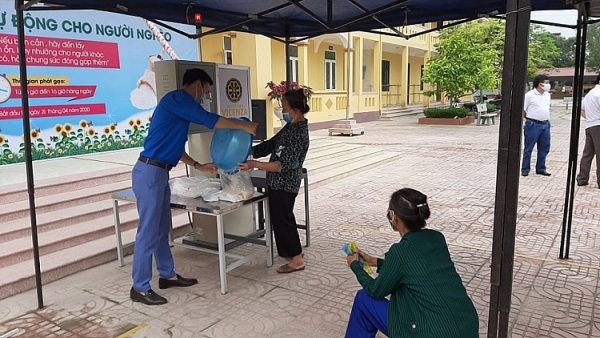 Thanh Hóa triển khai cây ATM gạo đầu tiên phát miễn phí cho người nghè