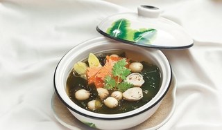 Chiêu đãi cả nhà với canh rong biển hạt sen