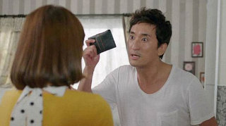 Chồng đau đớn khi phát hiện vợ xinh đẹp cặp kè với đối tác