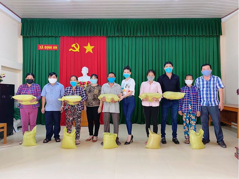  Diễn viên Minh Luân về miền Tây  từ thiện cho người dân nghèo