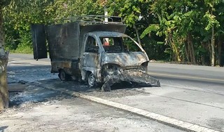 Xe tải chở cháy trơ khung sau nỗ lực 'cứu' bất thành của tài xế