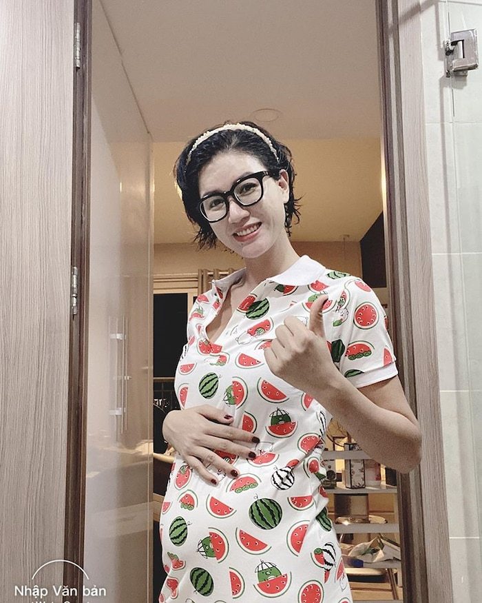 Khoe mang thai tháng thứ 4, Trang Trần chia sẻ đang rất khỏe mạnh