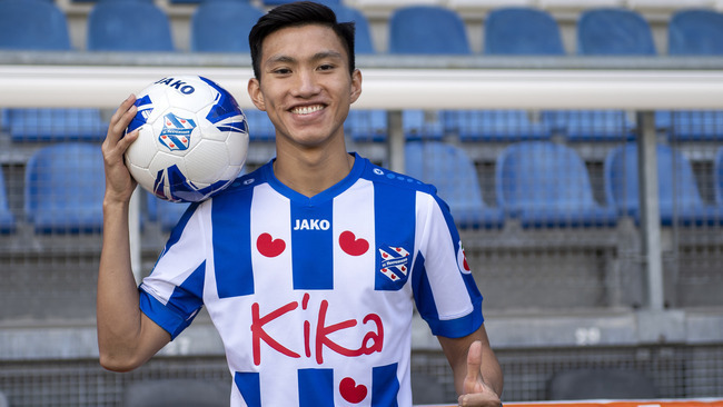 HLV SC Heerenveen lên tiếng bênh vực Đoàn Văn Hậu