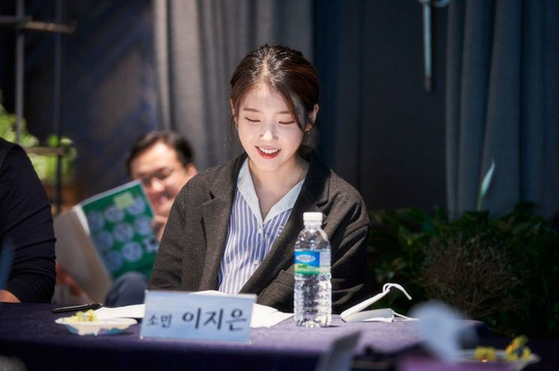 Park Seo Joon cuốn hút bên cạnh 'em gái quốc dân' IU trong buổi đọc kịch bản