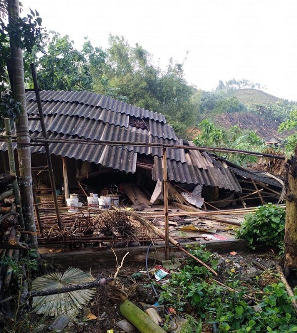 Dông lốc khiến 9 người thương vong cùng hàng nghìn ngôi nhà thiệt hại 