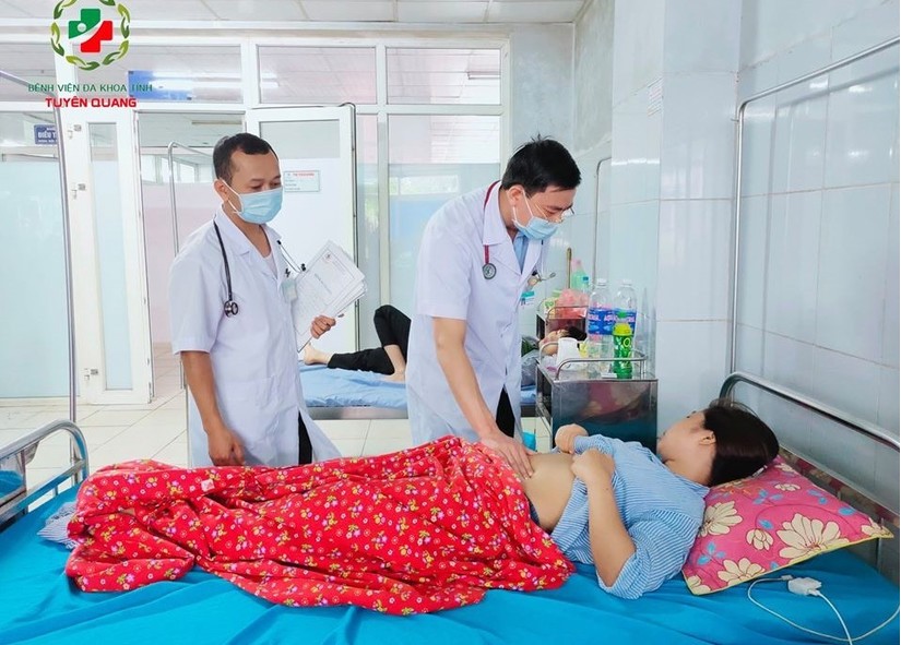 Tuyên Quang: 25 công nhân nhập viện vì ngộ độc thực phẩm