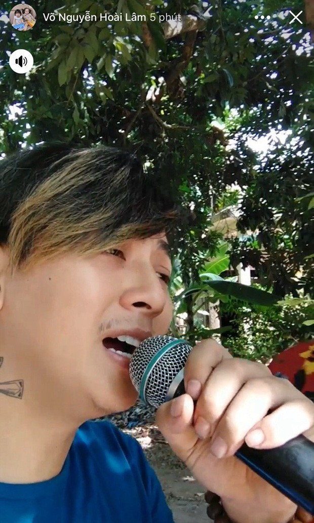 Hoài Lâm xuất hiện tươi tắn và hát live tặng fan