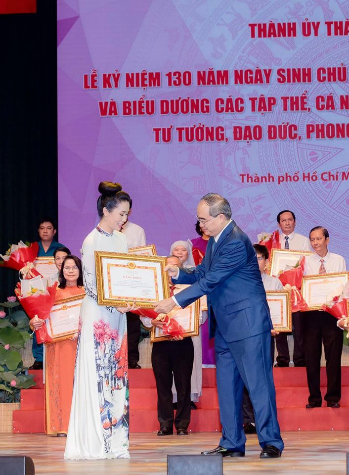 NSƯT Trịnh Kim Chi được tặng bằng khen 'Công dân tiêu biểu'