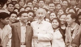 Kỷ niệm 130 năm ngày sinh Chủ tịch Hồ Chí Minh: Bác Hồ và khát vọng xây dựng đất nước hùng cường