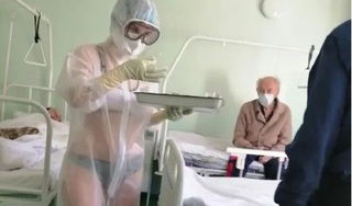 Nữ y tá Nga mặc bikini điều trị bệnh nhân Covid-19
