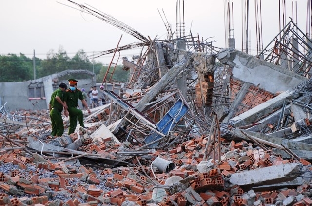 Tin mới vụ sập công trình xây dựng khiến 10 người tử vong
