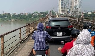 Phạt nặng nữ tài xế ngang nhiên điều khiển ô tô đi qua cầu Long Biên 