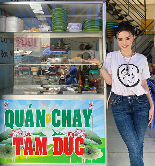 Chị em Angela Phương Trinh - Phương Trang mở quán chay