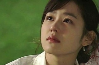 'Vượt mặt' Song Hye Kyo, Son Ye Jin được Knet bình chọn là 'Người nổi tiếng xinh đẹp từ khi còn trẻ'
