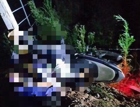 Hai thiếu niên 15 tuổi tử vong sau cú tông xe máy vào hàng rào giữa đêm