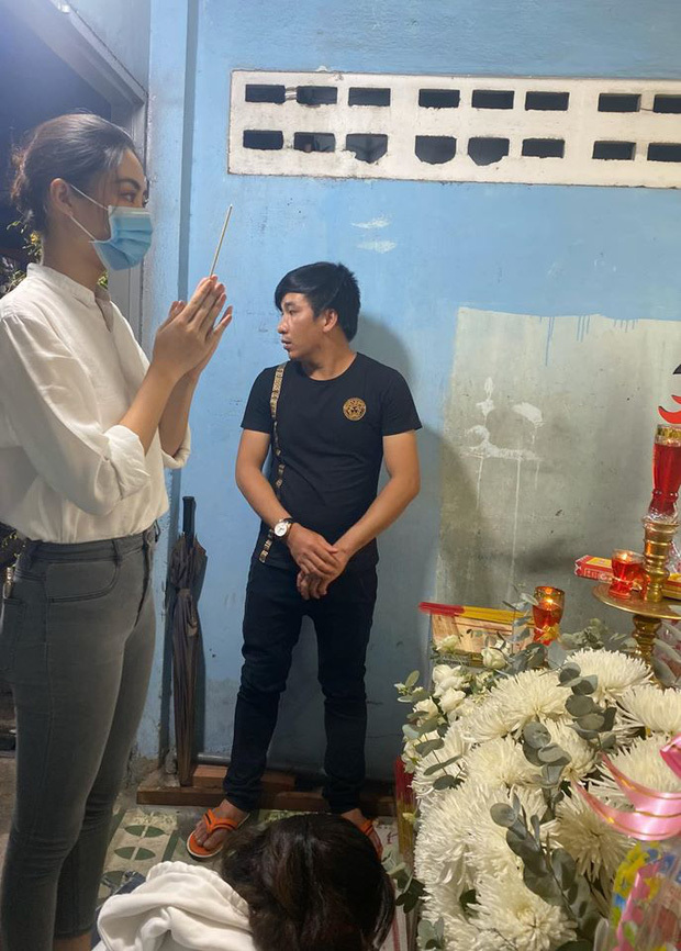 Sao Việt bày tỏ sự tiếc thương tới bé trai tử vong vì cây phượng bật gốc