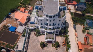 Chủ nhân tòa lâu đài xa hoa có sân đỗ trực thăng ở Thái Bình là ai?
