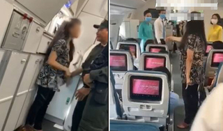 Nữ hành khách làm loạn trên máy bay vì người ngồi cạnh nói chuyện to và có mùi nước hoa