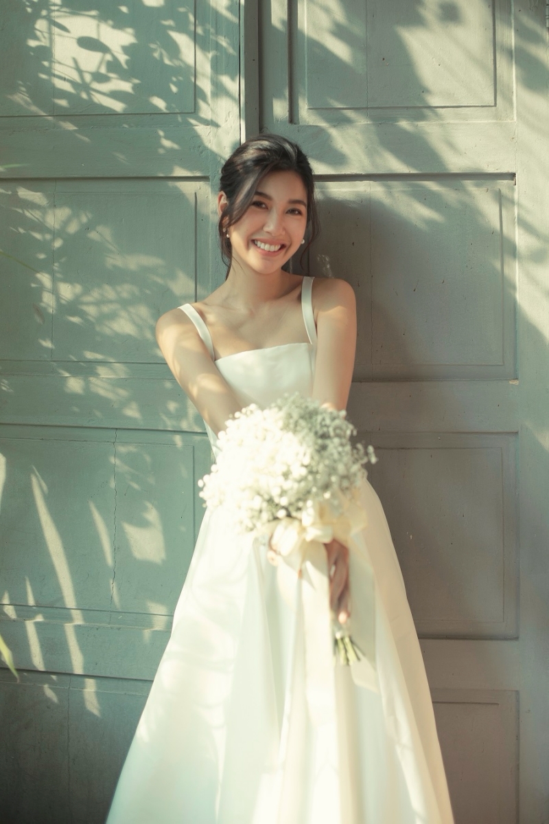 Nhan sắc xinh đẹp của Á hậu Thuý Vân trong bộ ảnh cưới khiến fan xuýt xoa