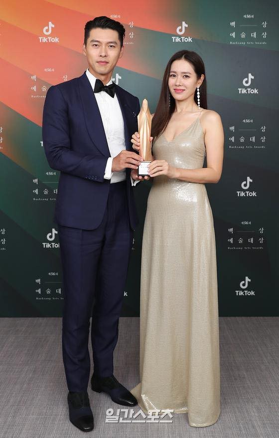Choáng với đôi bông tai tiền tỷ của Son Ye Jin tại lễ trao giải Baeksang