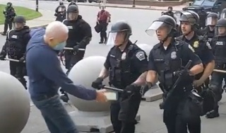Tin tức thế giới 6/6: 57 cảnh sát Mỹ từ chức sau vụ đồng đội xô cụ ông 75 tuổi ngã bất tỉnh