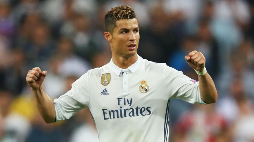 Thu nhập khủng, Cristiano Ronaldo trở thành cầu thủ tỷ phú đầu tiên trên thế giới