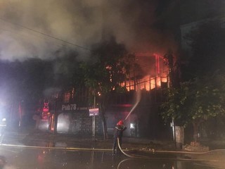 Quán Pub ở TP Vinh bất ngờ cháy dữ dội vào lúc 2h sáng