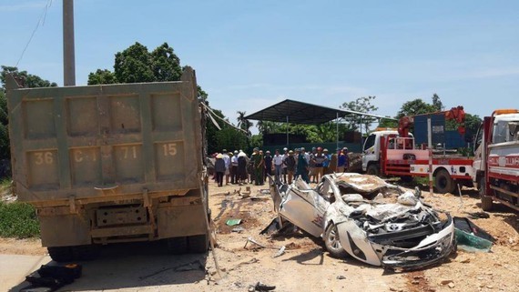 Vụ xe tải lật đè nát xe con ở Thanh Hóa: Bé trai sống sót duy nhất đã khỏe