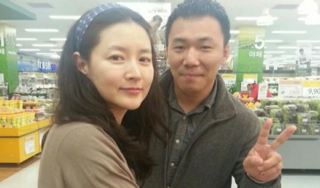  Để mặt mộc đi siêu thị, Lee Young Ae gây sốt với nhan sắc tuổi U50
