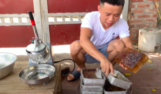 Làm đá bào giải nhiệt, em trai Hưng Vlog bị dân mạng chê mất vệ sinh