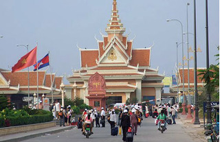 Campuchia bắt buộc người nước ngoài trả tiền xét nghiệm, cách ly và điều trị Covid-19
