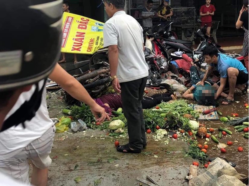 Tai nạn liên hoàn giữa 3 ô tô và nhiều xe máy tại Đắk Nông