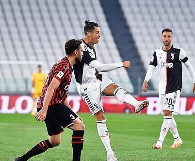 Ronaldo sút hỏng penalty, Juve vẫn giành vé vào chung kết Coppa Italia