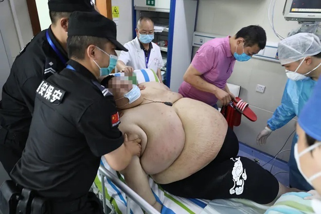Sau 5 tháng cách ly vì dịch Covid-19, chàng trai Vũ Hán tăng 100kg 